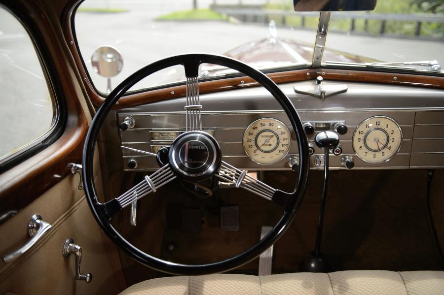  Cadillac Twelve Formal Sedan by Fleetwood 1937 года  (фото 11 из 26)